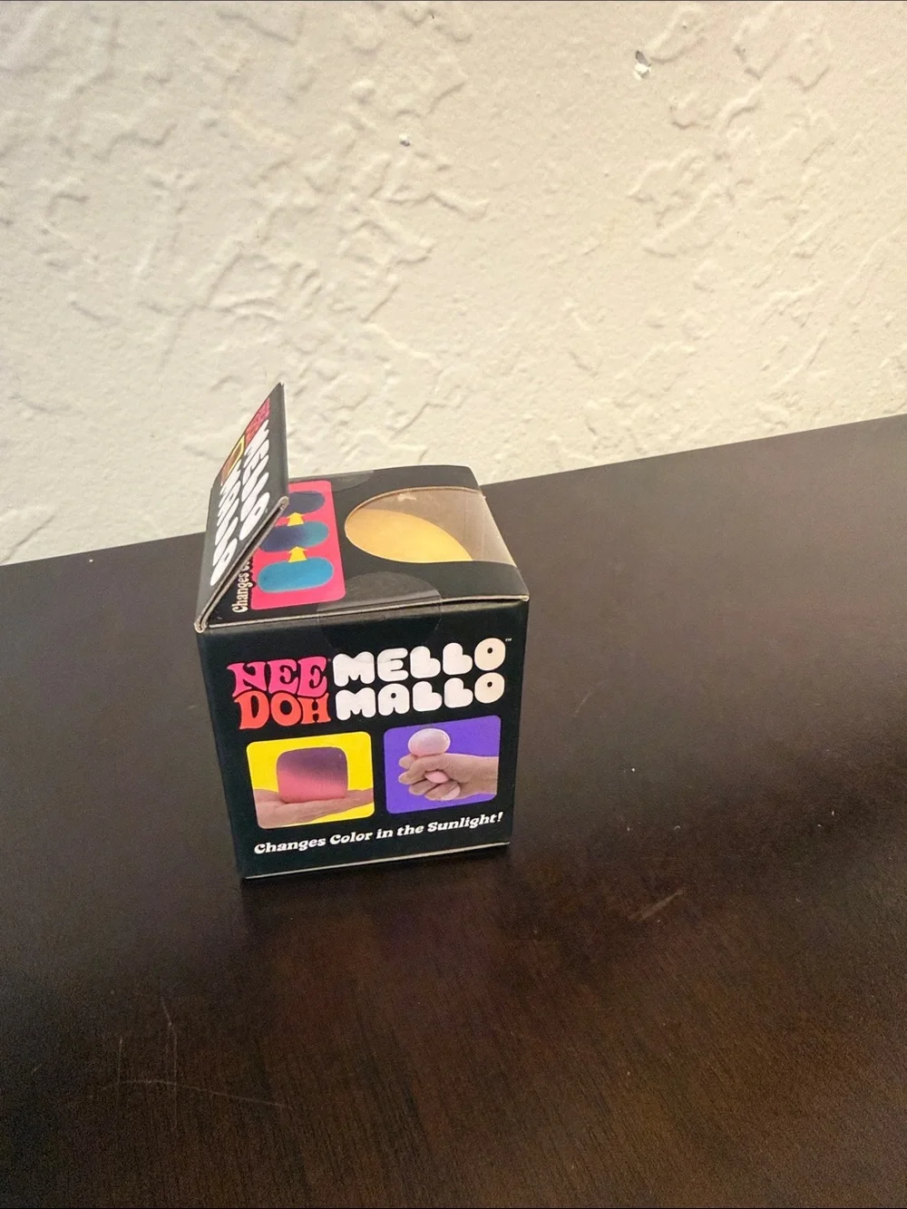 NeeDoh Mello Mango Color-Changing Squishy Toy - Yellow